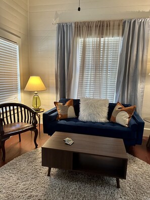 Smart TV - Wensel Cottage in downtown Natchez Walking distance to most shops & restaurants. (Natchez)
