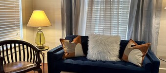 Wensel Cottage in downtown Natchez Walking distance to most shops & restaurants.