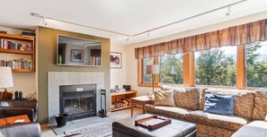 TV, fireplace, table football, ping pong - Enjoy This Exquisite Three-Bedroom, Three-Bathroom Highridge Condo A16! (Killington)