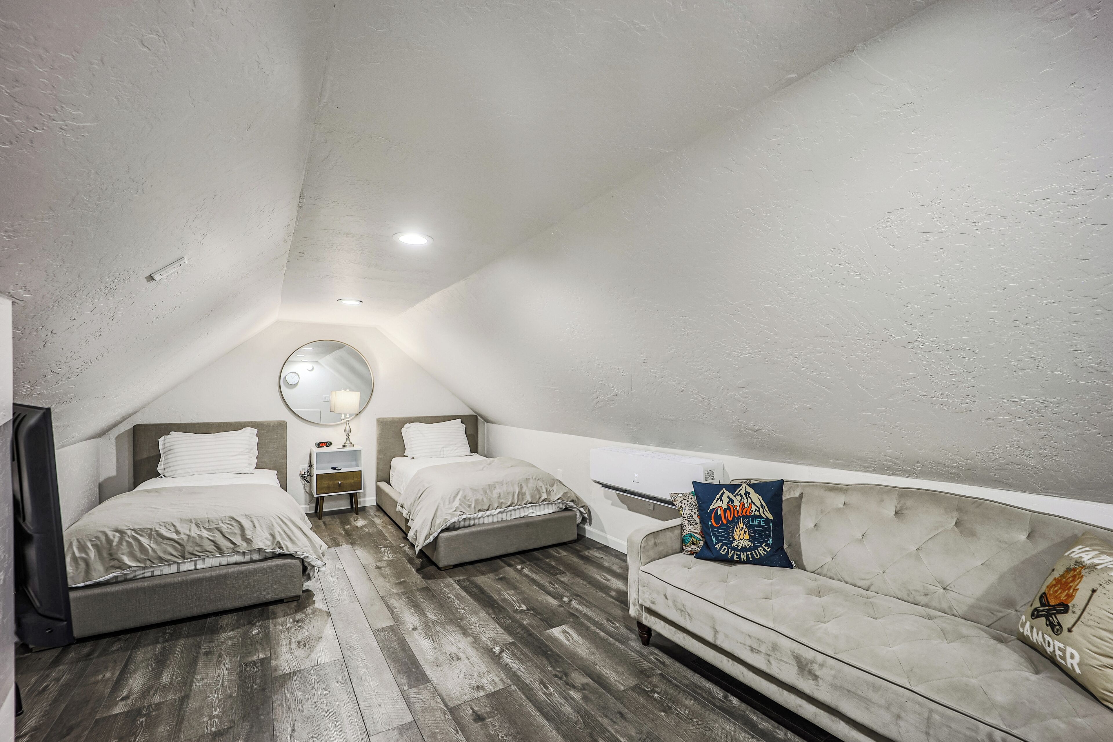 Modern Beauty, Gorgeous Forest View, Hot Tub, A/c, Game Room, Close To Downtown! - Flagstaff, AZ