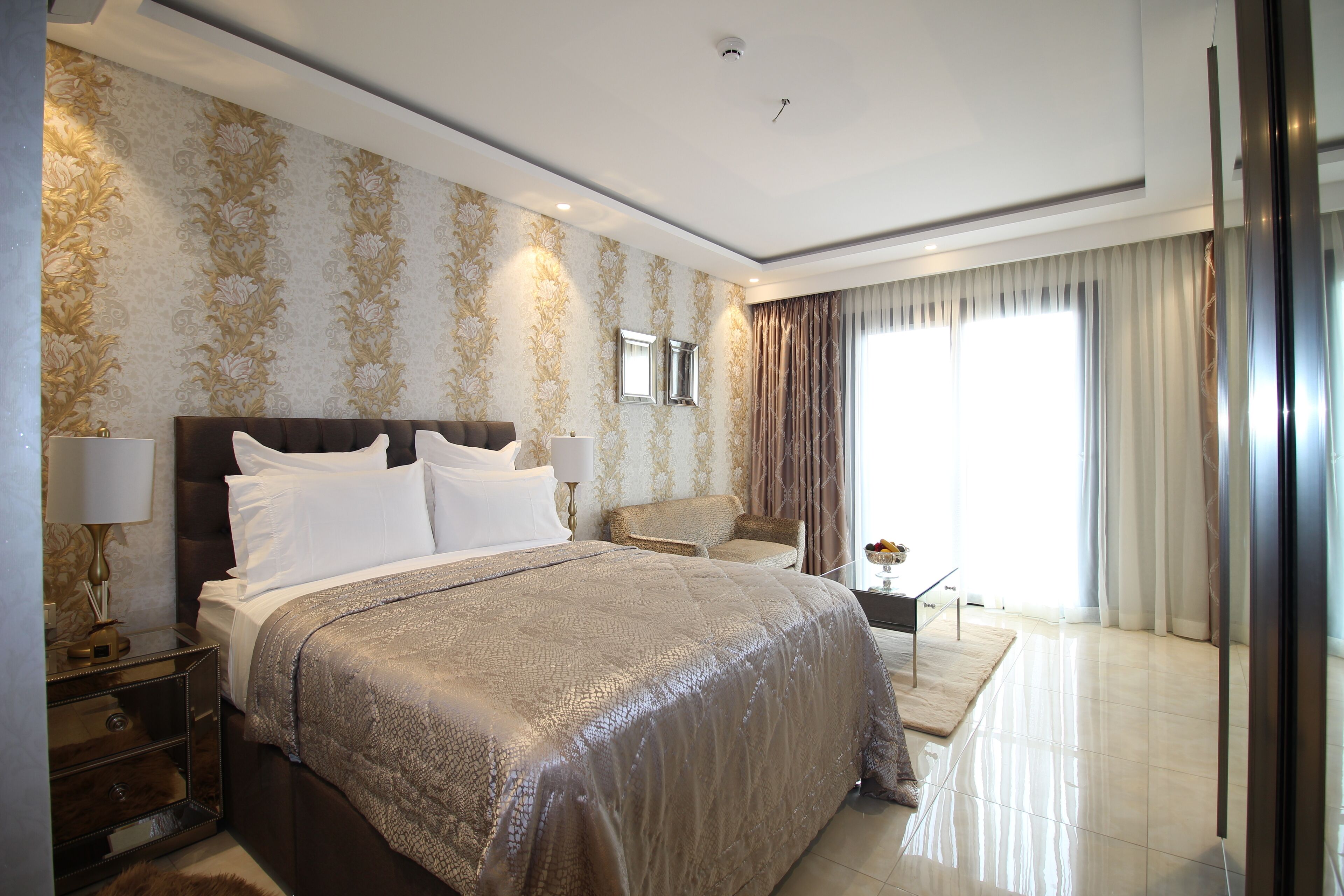 design room | 2 bedrooms, individually decorated, individually furnished, desk