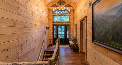 Moosey Creek Lodge - Creekside home with a hot tub!