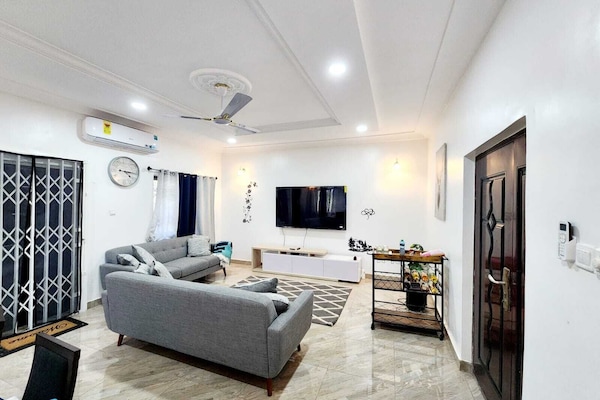 Smart TV, books, stereo