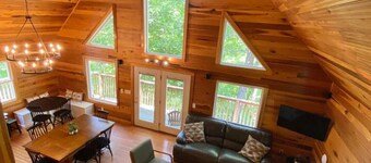 14 Guest, 7 Bed, 4 BR, Lakefront Cabin w/ Hot Tub