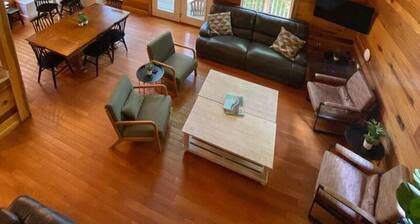 14 Guest, 7 Bed, 4 BR, Lakefront Cabin w/ Hot Tub