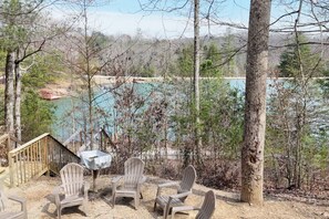 Property grounds - 14 Guest, 7 Bed, 4 BR, Lakefront Cabin w/ Hot Tub (Rogers)