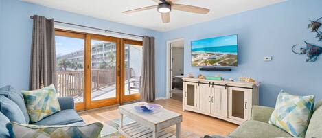 Télévision, baby-foot, table de tennis de table, livres