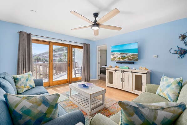 Téléviseur, table de baby-foot, table de ping-pong, livres