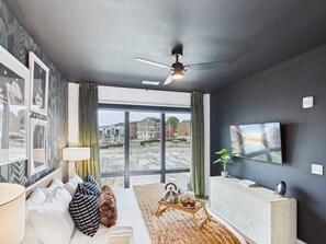 2 bedrooms, iron/ironing board, travel cot, free WiFi - Bourbon Street Blues-Odyssey-Pool&Gym-Near VU&TSU (Nashville)