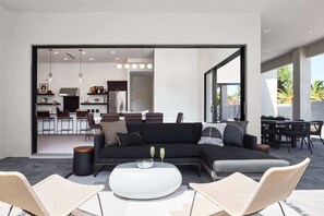 Smart TV, fireplace, offices
