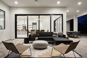 Smart TV, fireplace, offices