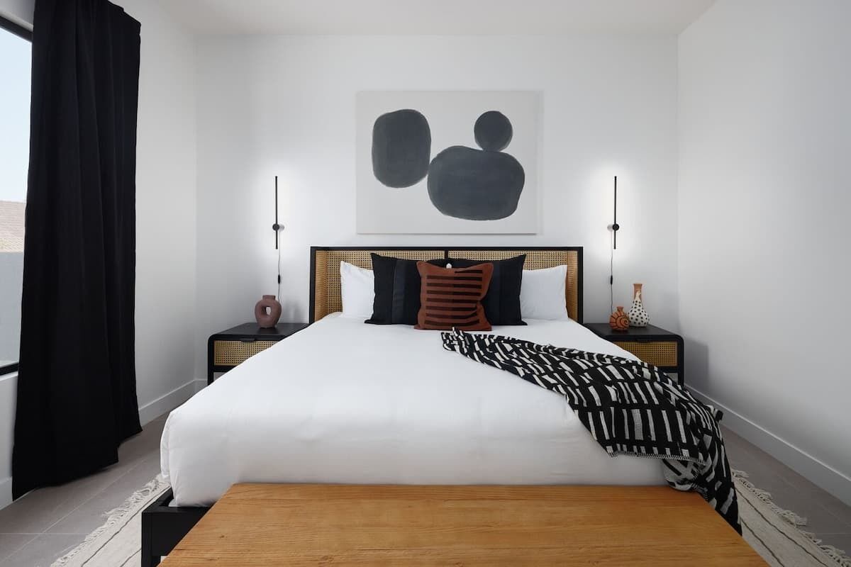 5 bedrooms, desk, iron/ironing board, travel cot