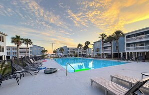 Unclassified image, 3 of 43, button