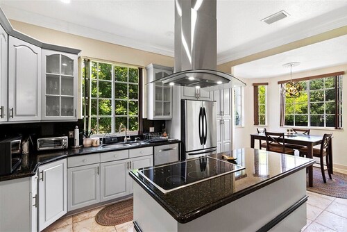 7 Bedroom Equestrian Haven