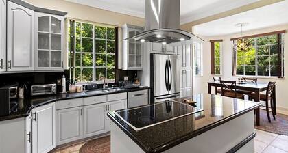 7 Bedroom Equestrian Haven