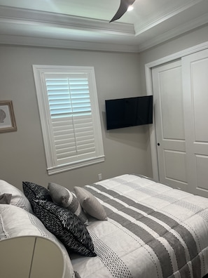 4 bedrooms, iron/ironing board, free WiFi, bed sheets