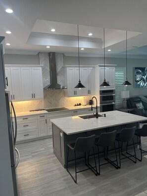 Paper towels - Brand new home & pool ready for enjoyment minutes from beach and best dining. (Naples)