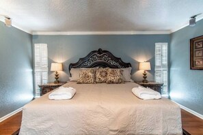 5 quartos, ferros/tábuas de passar roupa, Wi-Fi, roupa de cama