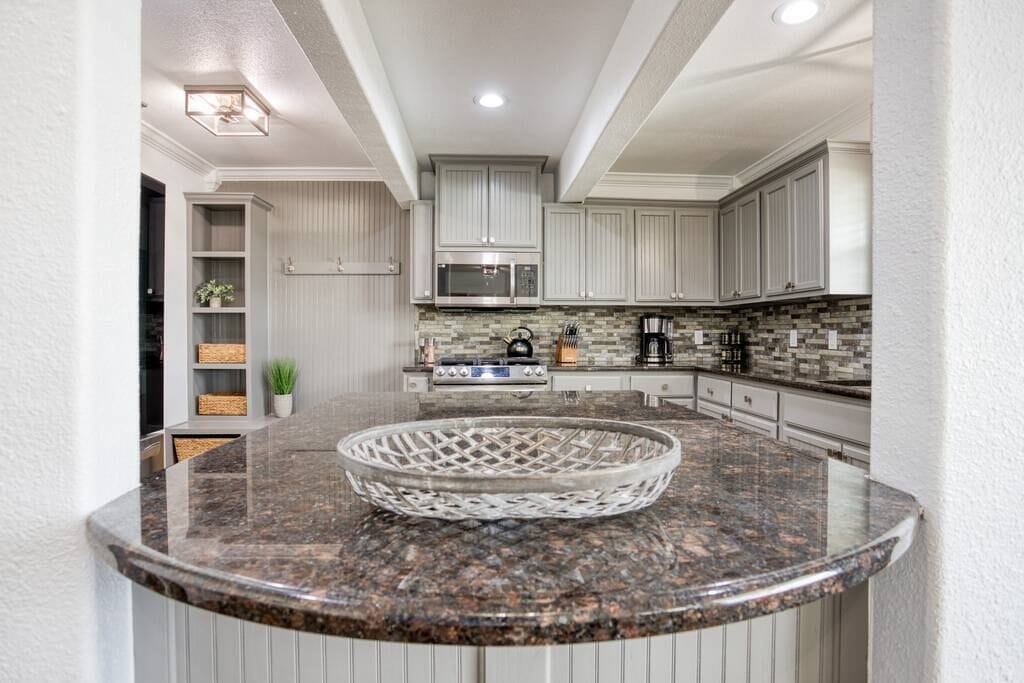 冰箱、微波炉、烤箱、炉灶