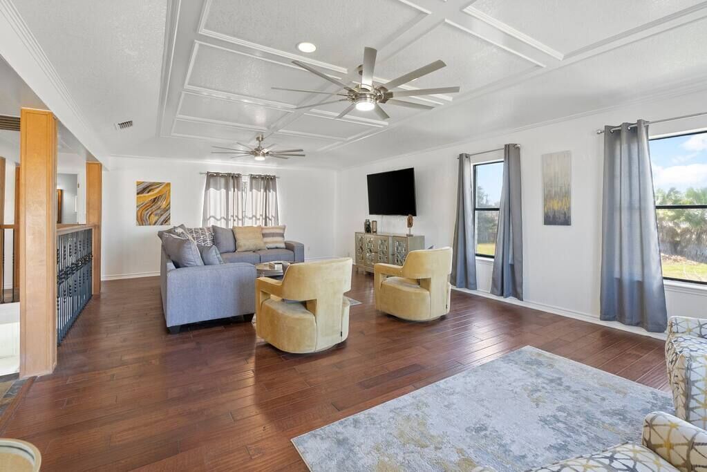 テレビ、書斎 / ワークスペース