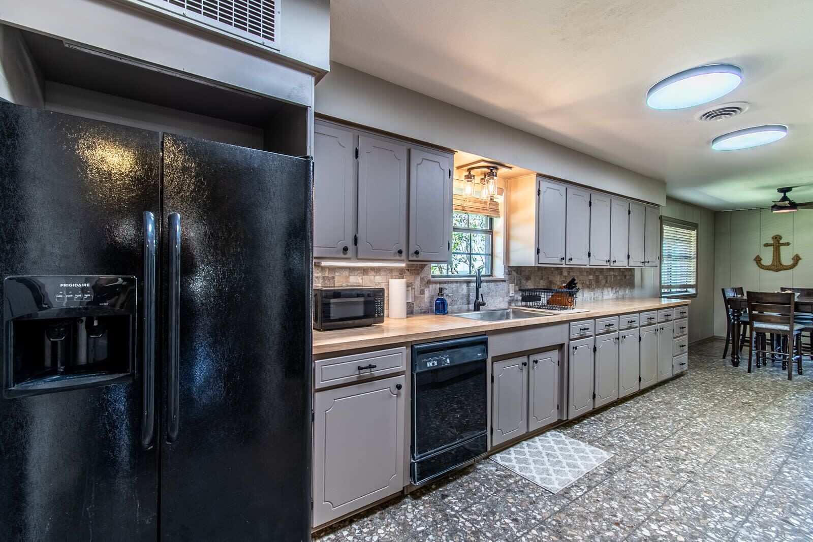 雪櫃、微波爐、焗爐、爐具