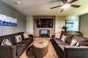 TV - Water View, Ocean Drive Retreat Awaits (Corpus Christi)