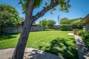 Property grounds - Water View, Ocean Drive Retreat Awaits (Corpus Christi)