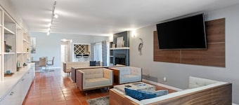 Ocean Drive Oasis w Hot Tub Awaits