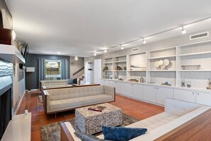 Televisor, llar de foc i oficines 