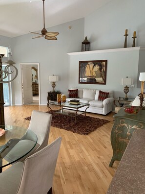 Smart TV - Relax in the lifestyle of true Florida living! Close to beaches and shopping.  (Bonita Springs)