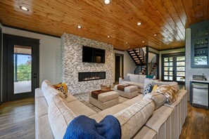 Smart-TV, Kamin, Drucker