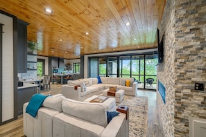 Smart-TV, Kamin, Drucker