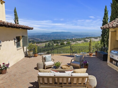 Temecula Valley Wine Country Area - European Villa on 20 Acre Vineyard