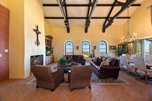 Smart TV, fireplace, ping pong, books