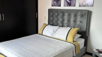 2 chambres, fer et planche à repasser, Wi-Fi, draps fournis