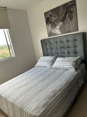 2 chambres, fer et planche à repasser, Wi-Fi, draps fournis