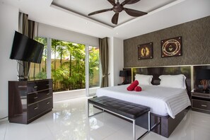 4 bedrooms, individually decorated, individually furnished, free WiFi - Seaview Pool Villa Dragon D in Tropics (Chalong)