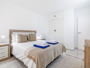 2 soverom, strykejern/-brett, internettilgang og sengetøy