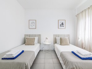 2 bedrooms, iron/ironing board, Internet, bed sheets