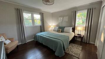 2 bedrooms, desk, iron/ironing board, travel crib