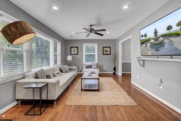 Smart TV, libros, impresora