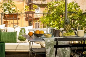 Outdoor dining - Scala   63 (Roma)