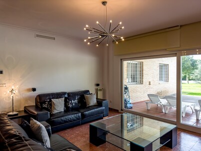 Chalet-Villa con piscina, jardin y Aire Acondicionado