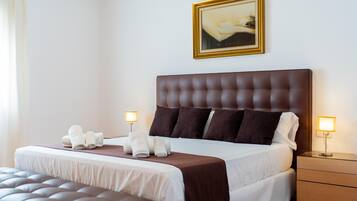 4 bedrooms, iron/ironing board, Internet, bed sheets