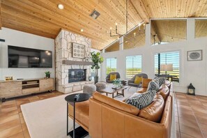 Televisión y oficina 