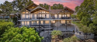 Large Group Retreat, Huge Patio, Lake Travis Views