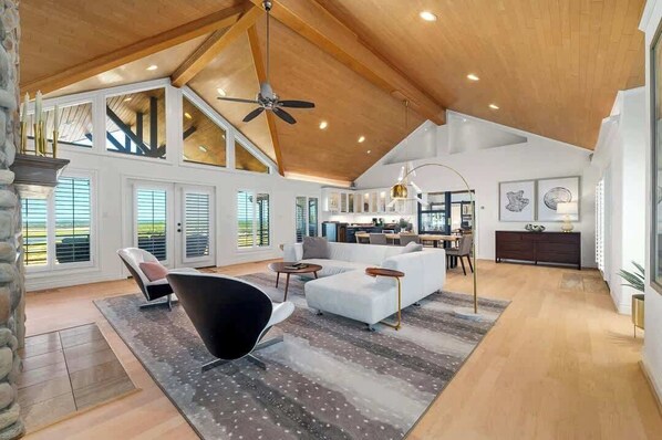 Televisión y oficina 