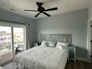 5 bedrooms, iron/ironing board, WiFi, bed sheets