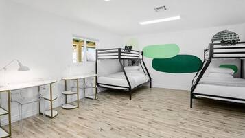 5 bedrooms, iron/ironing board, free WiFi, bed sheets