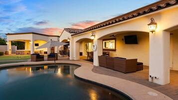 Een verwarmd zwembad